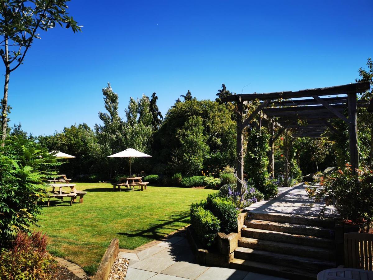 The Brisley Bell Hotel Exterior foto